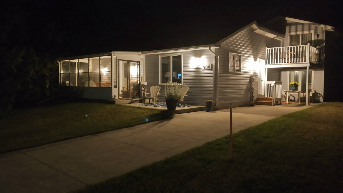 Huron-Kinloss House | 3 minutes to the beach, private and spacious.