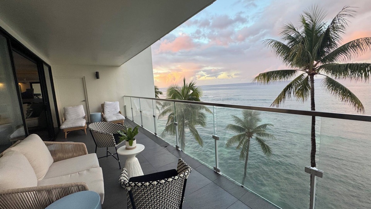 Diamond Head - Kapahulu - St. Louis Apartment | 3 Month Min; NO instant bookings: 3-bdrm Floor thru; Chill; Magical Apt/Location