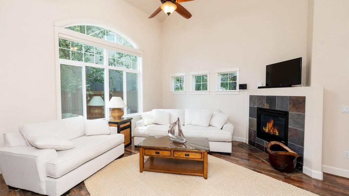 Mountain View District House | 3+ MONTH RENTAL-1.5 Bedroom+ an OFFICE with Wall Bed-minutes to downtown