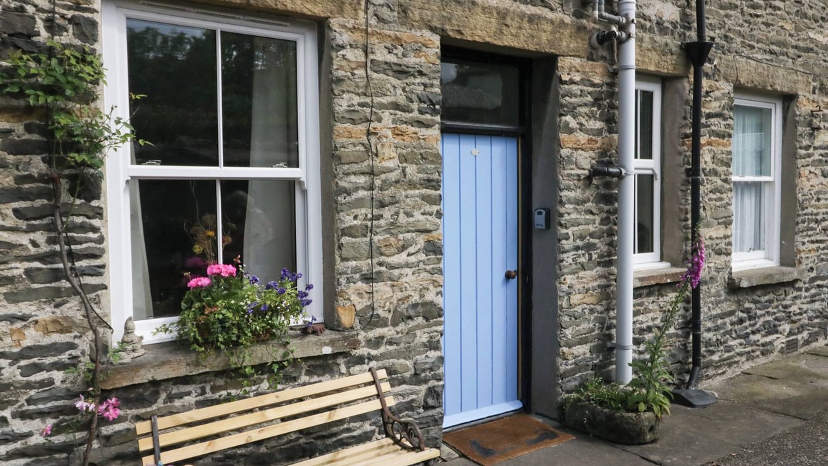 Sedbergh Cottage | 3 MOUNTAIN VIEW, pet friendly, character holiday cottage in Sedbergh