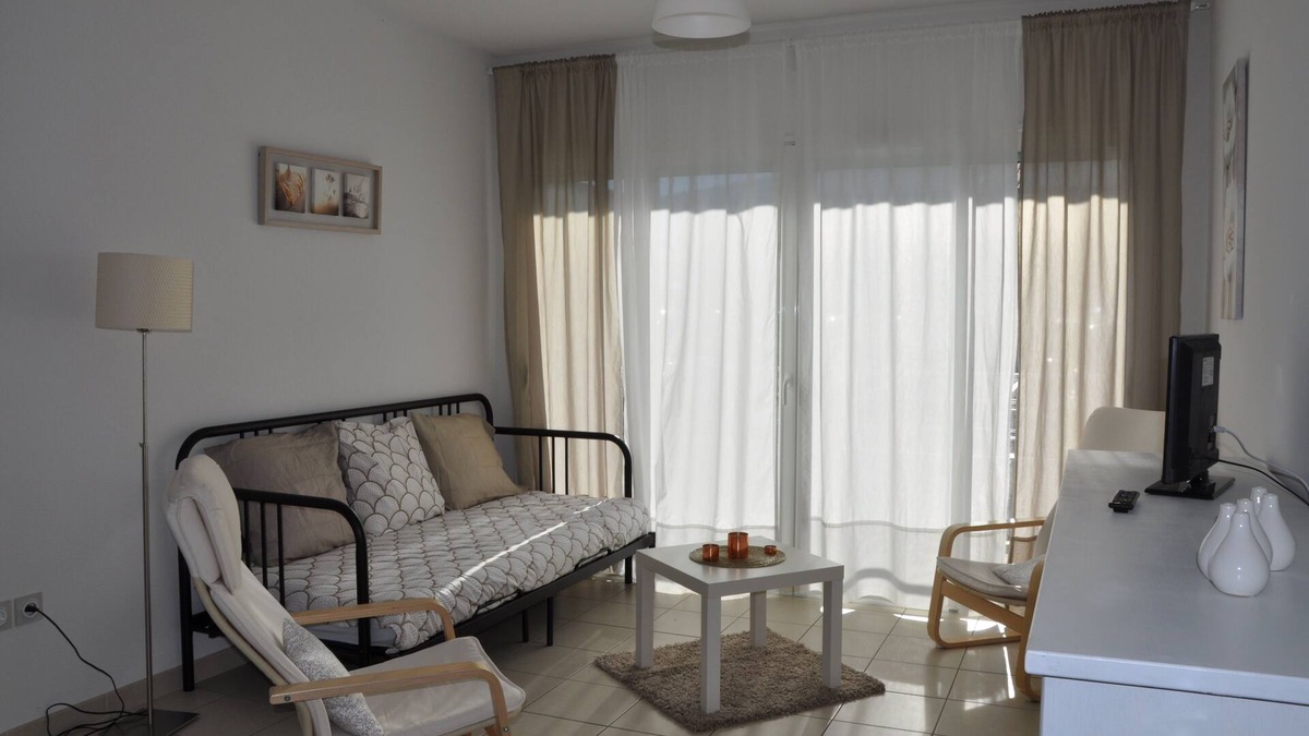 Valros Apartment | 3-person apartment with balcony