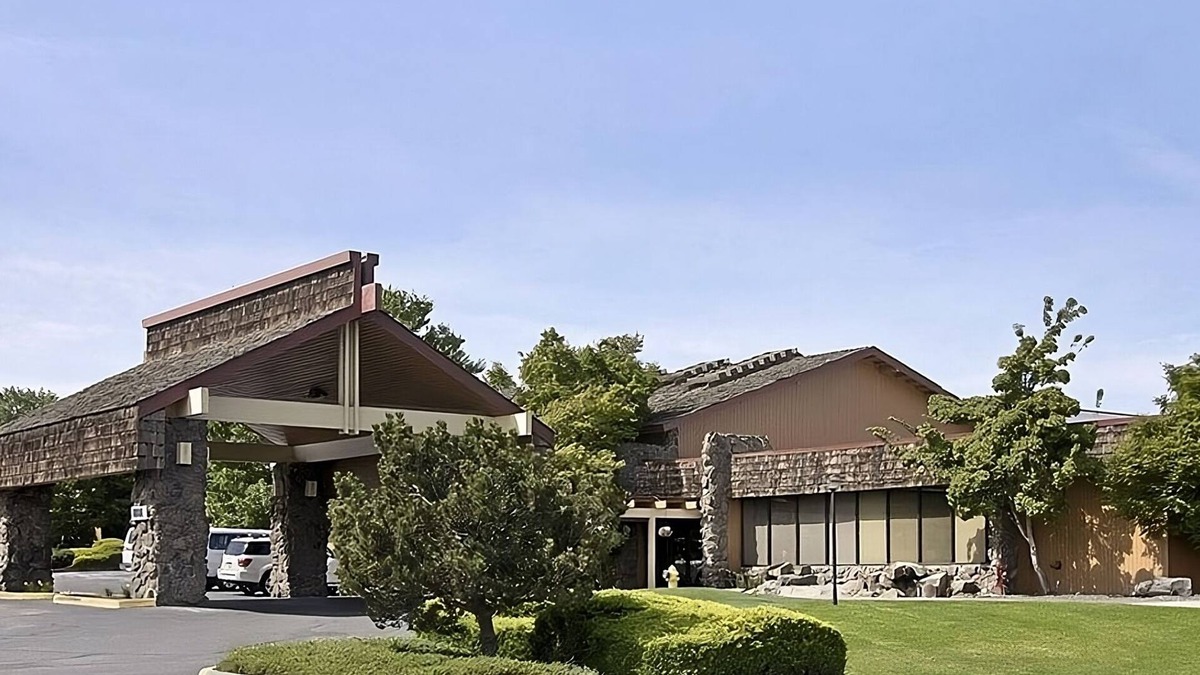 Tri-Cities Resort | 3 Pet-friendly Units Close to Gesa Carousel of Dreams! w/Onsite Pool, Parking