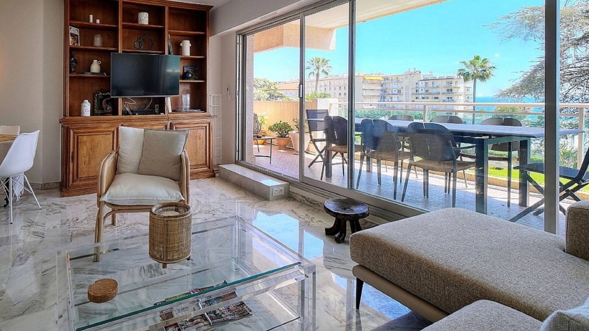 Cannes Apartment | 3 pièces, terrasse vue mer et parking A2B232