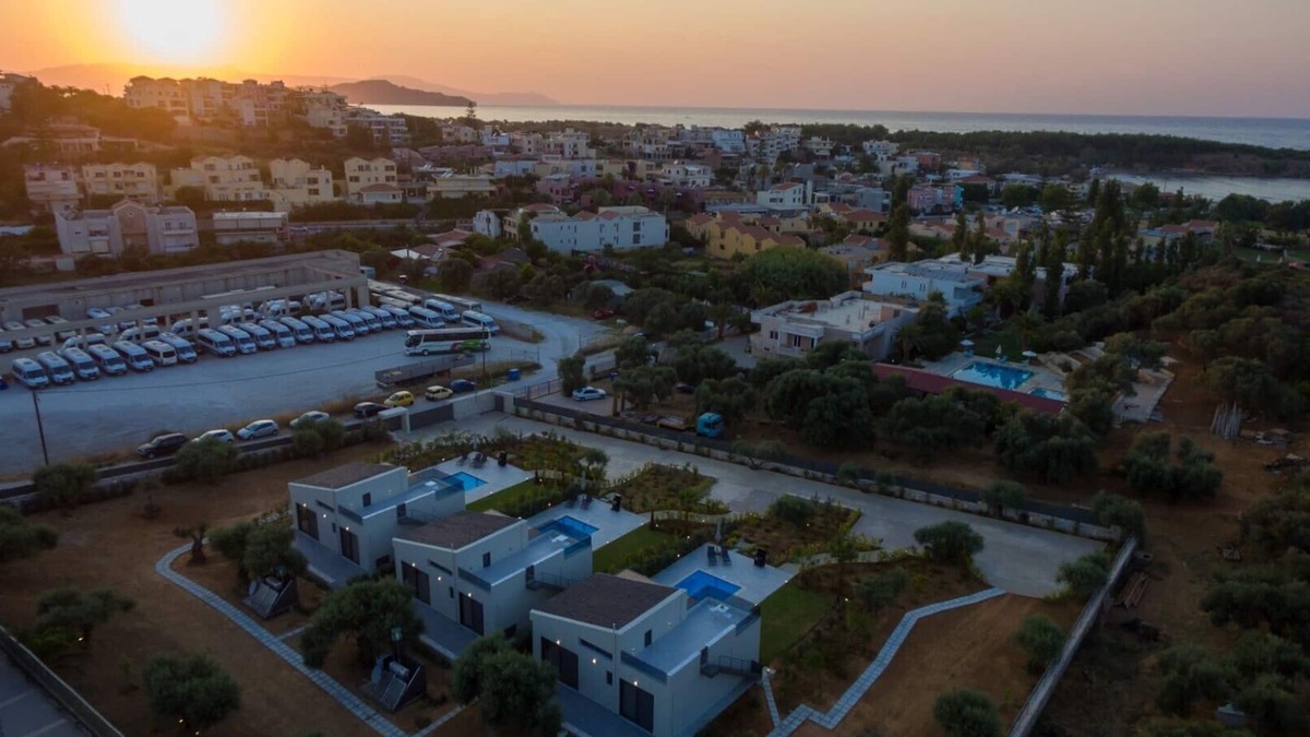 Daratsos Villa | 3 Private Heated Pool★New Brand villas up to18 sleeps★Walk to ALL