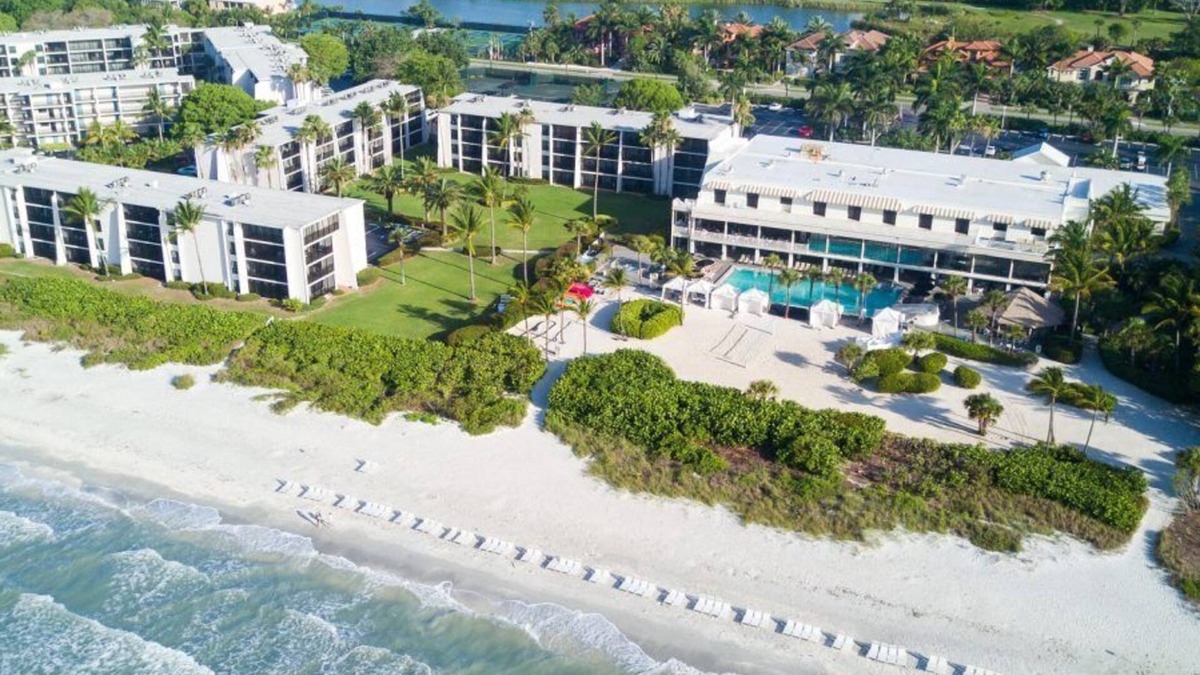 Sanibel Hotel | 3 Relaxing Units with Partial Gulf Views, Nature Trails & Beach Adventure