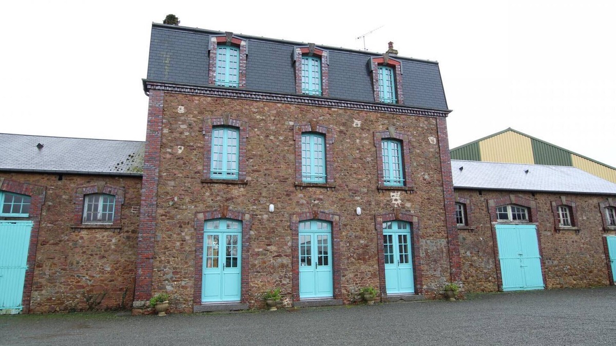 Periers Cottage | 3 rentals with private garden, pets allowed