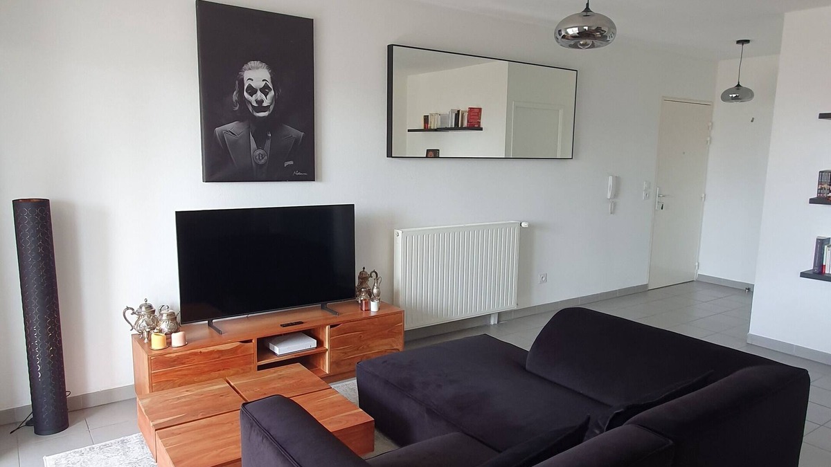 Euromed - La Joliette Apartment | 3-room apartment in secure residence terrace sea view + parking. Metro 50m away
