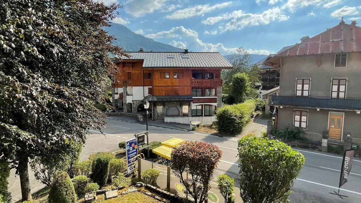 Samoens Apartment | 3-room apartment in Samoëns with WiFi and parking