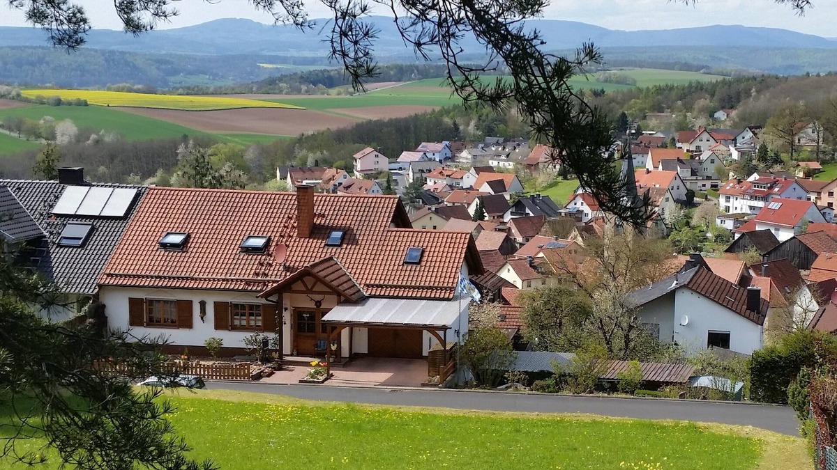 Nuedlingen Apartment | 3 room apartment in the Rhön/near Bad Kissingen. Quiet location! Lots of nature!