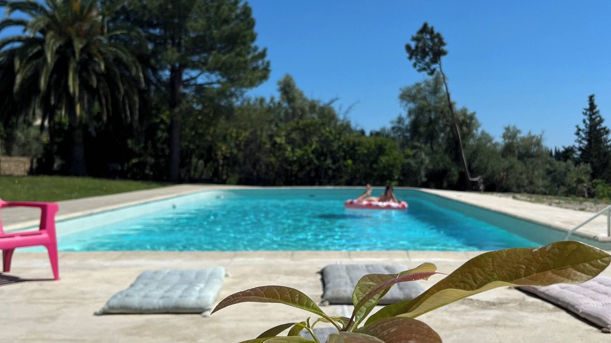 Le Plan-de-Grasse Apartment | 3-room apartment on top floor of 1 "bastide grassoise" in private estate with swimming pool