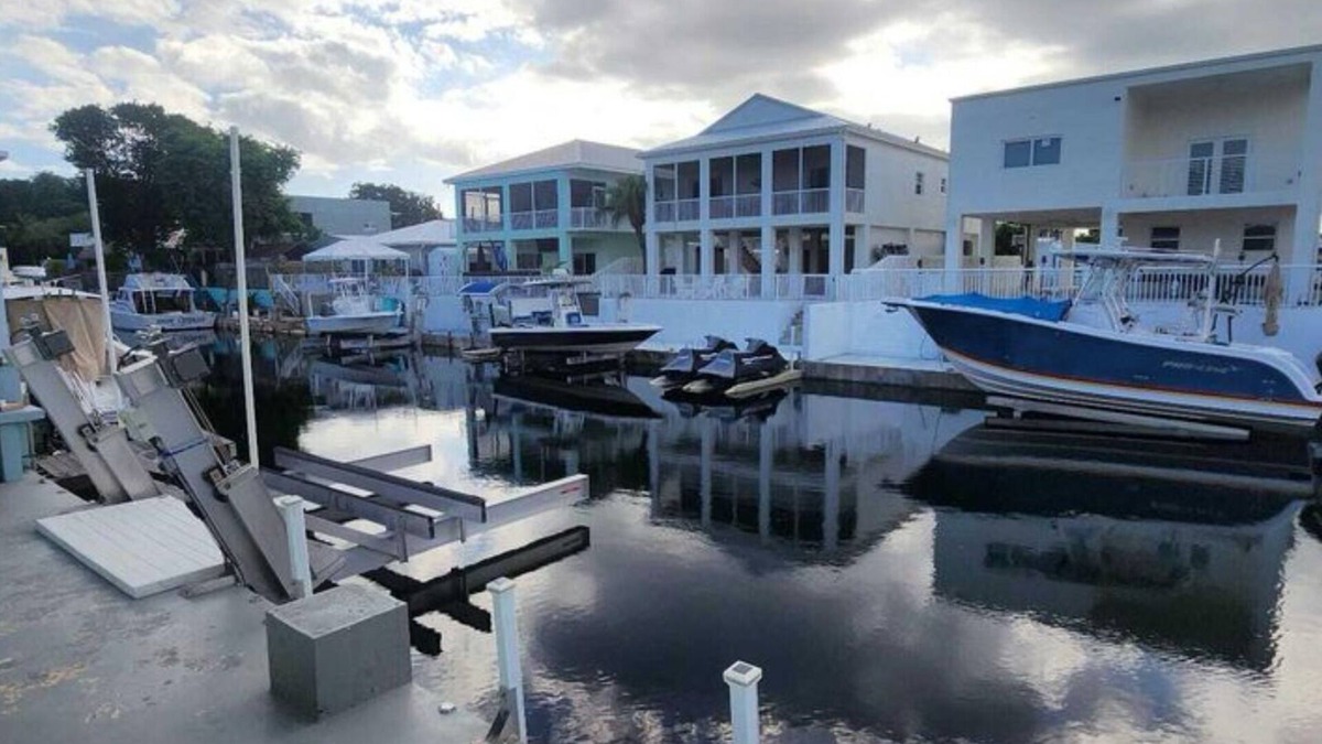 Cross Key Waterways House | 3 Rooms Stunning Paradise Waterfront Getaway! Ocean access in Key Largo Florida.