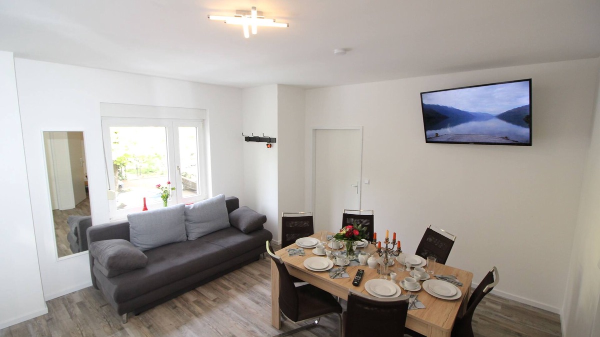 Tempelhof-Schoeneberg Apartment | 3 rooms, up to 9 persons, luxurious furnishings, "Calla"