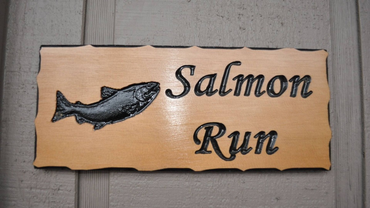 Gateway Cabin | 3 Rustic Elegant Suites (sleep 12+) - Fish, hike, site-see from your doorstep