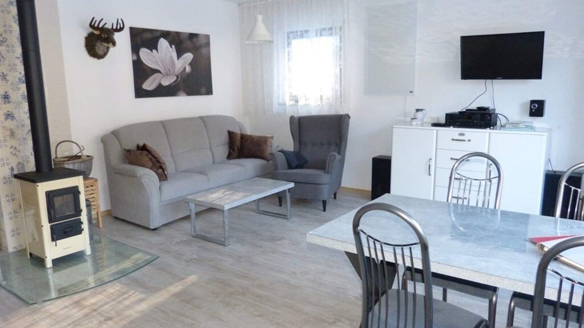 Schwanheim Apartment | 3 star 50sqm apartment Amsel's nest, private 25sqmterrasse, Wi-Fi, garage incl.