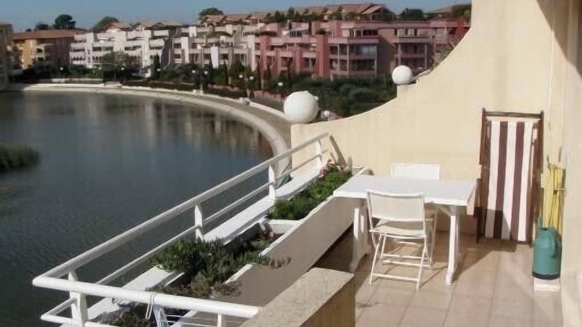 Port Ariane Apartment | 3-star accommodation on lake not overlooked. Absolute rest and comfort.