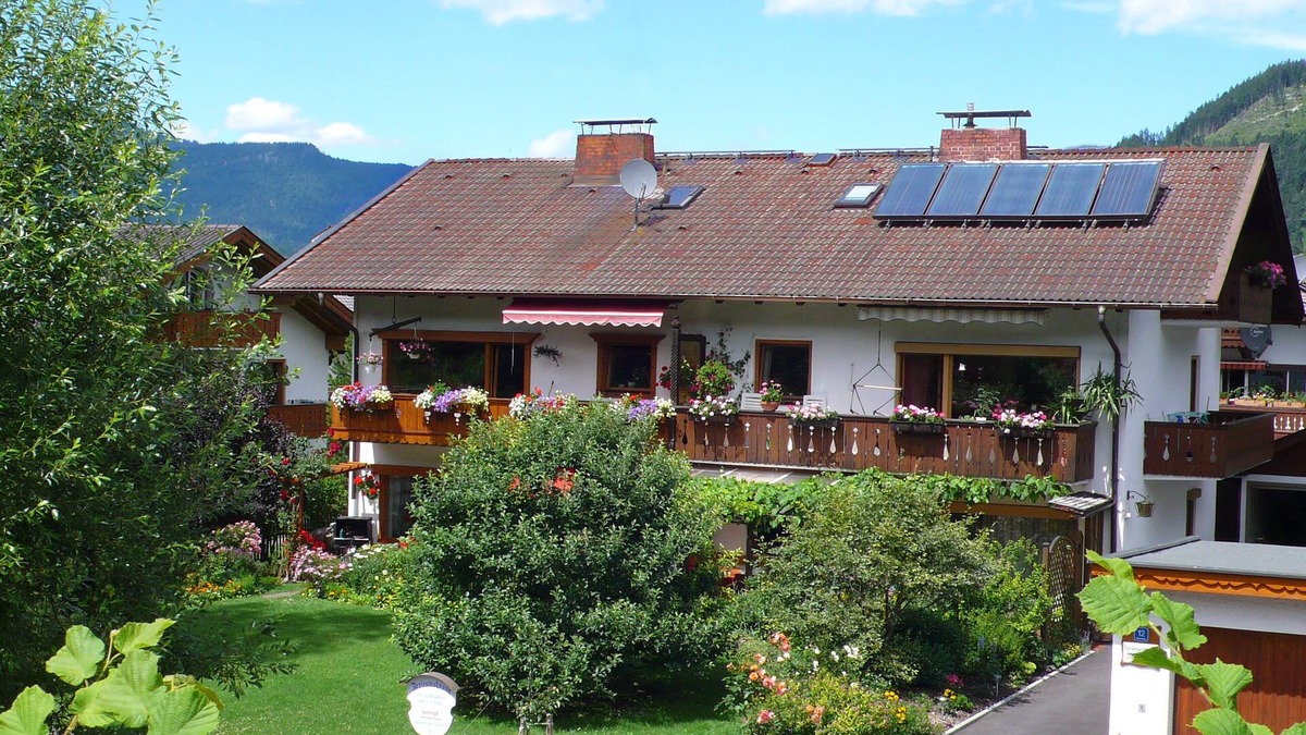 Garmisch-Partenkirchen Apartment | 3-star-apartment - Lovely and comfortable. Mountain views. Quiet location.