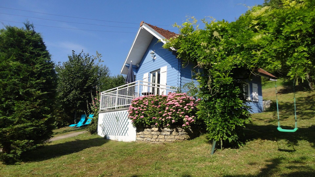 Baume-les-Dames Ski Chalet | 3-star gîte, green setting, close to shops, free WiFi