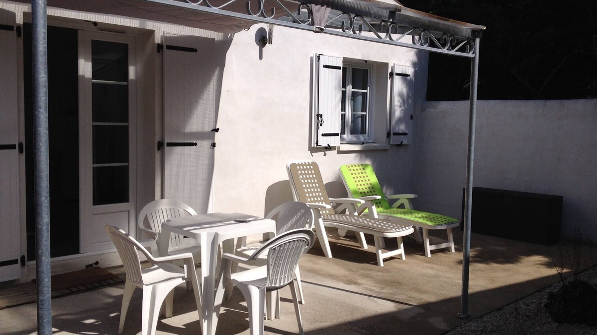 Etaules House | 3-star-rated cottage in a quiet, restful neighborhood