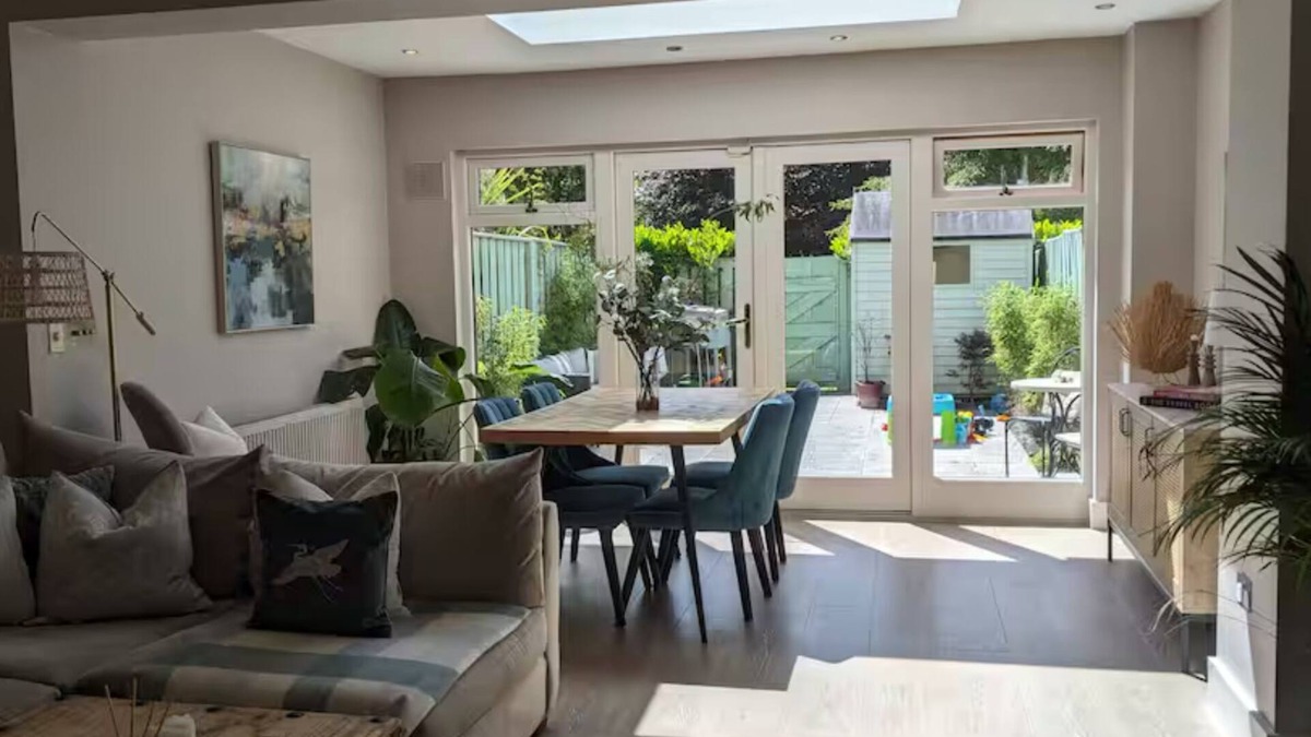 Malahide House | 3 storey townhouse in lush green private estate