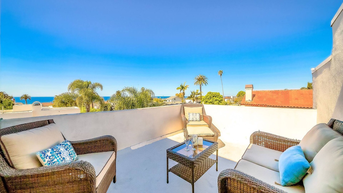 Beach Barber Tract House | 3-Story home w/gas grill, multiple decks, great location, AC