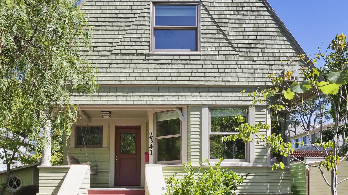 South Berkeley House | 3-story home w hot tub, 5 beds, 2 kitchens, & outdoor studio near Willard Park