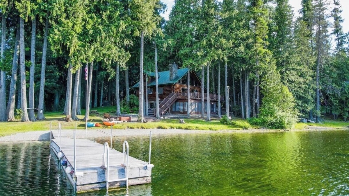 Troy Cabin | 3-Story Lake-Front Log Home with Private Beach Access on Bull Lake, MT