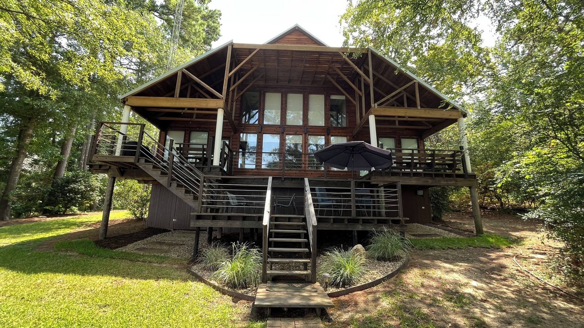 Bullard House | 3 Story Peaceful Lakehouse on Lake Palestine-20 mins from Tyler/2 hrs from DFW