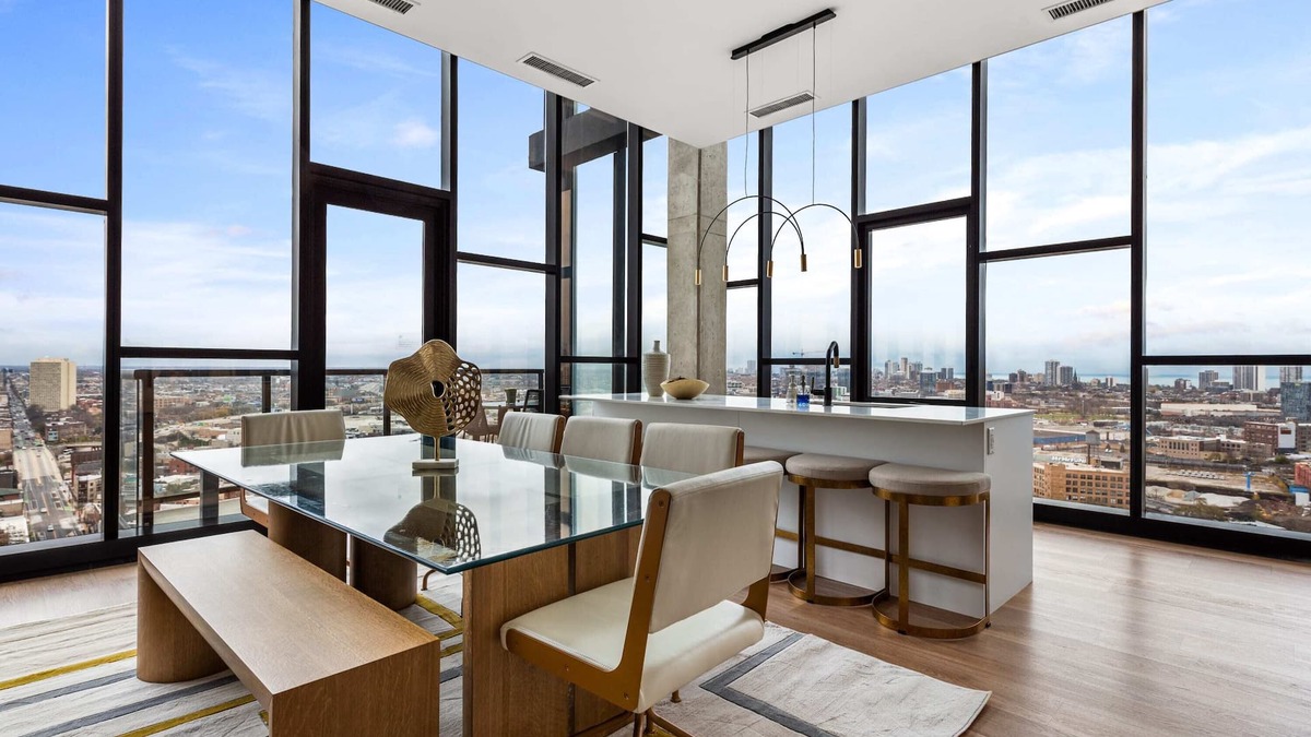 River West Apartment | 3 Top Notch Penthouses: Ideal for Large Groups