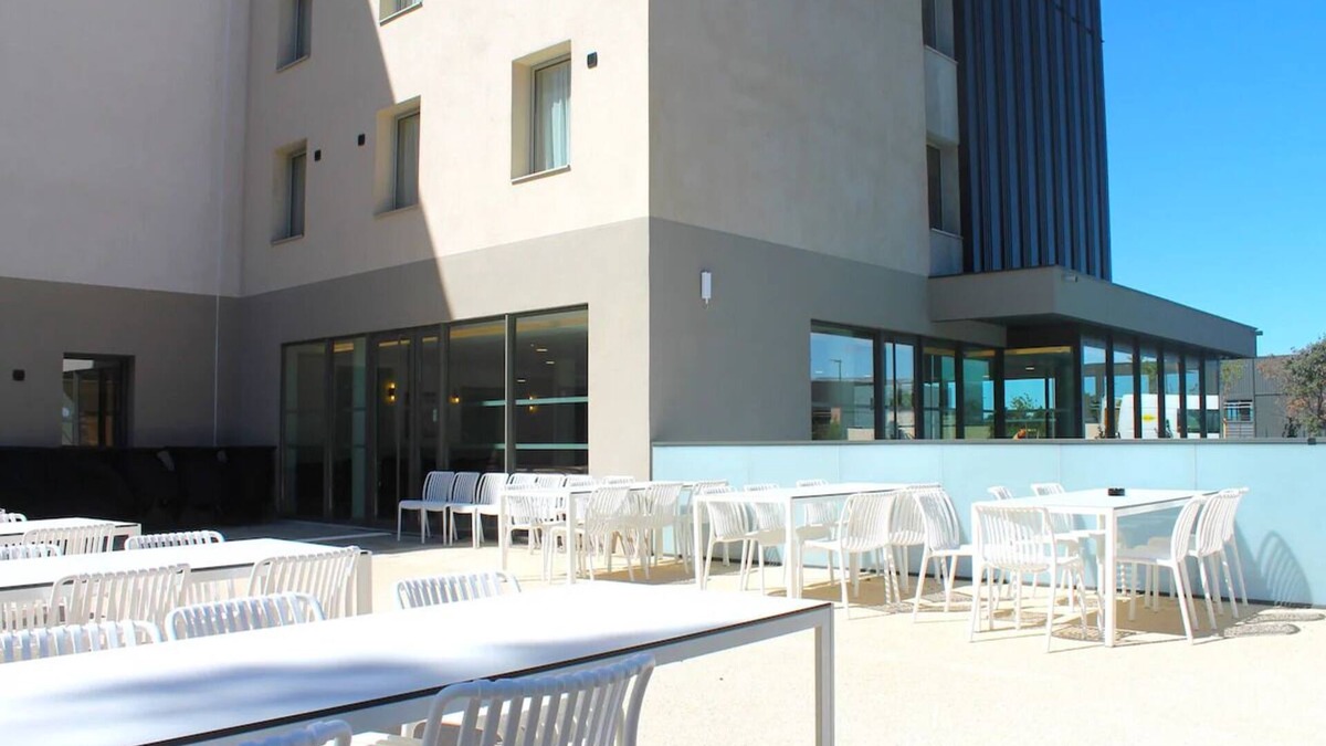 Signes Hotel | 3 units w/Pool Access Near Circuit Paul Ricard, Sainte-Baume & Water Park Nearby