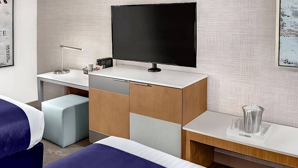 Gateway District Hotel | 3 x Elevate 2 Queens at The STRAT Hotel, Casino & Tower