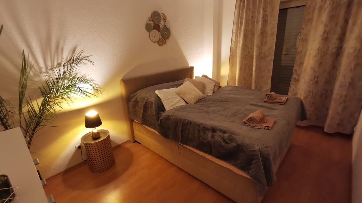 Bad Wilhelmshoehe Apartment | 3-zi. Erdgeschosswohnung,wilhelmshöher Alle,separater Eingang,terrasse,5min Tram