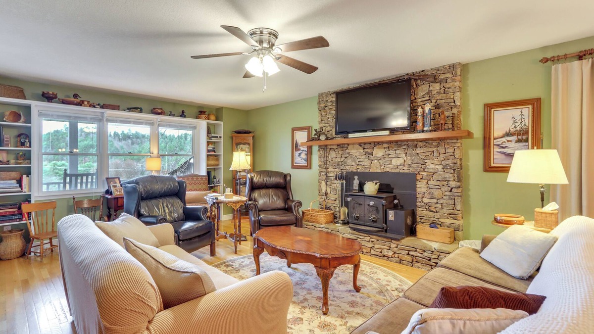 Marble House | 30 Acres of Mountainside Peace: Home in Marble