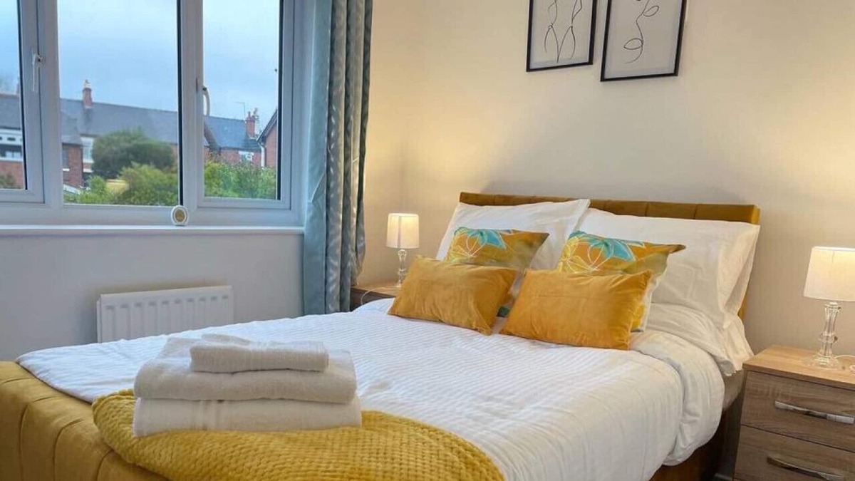 Audley House | 30 Barleyfields, Audley · Beautiful House & Free Parking
