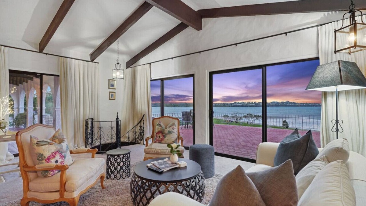 Sunnyhills House | 30 Bramley Drive, Farm Cove, Auckland 2012