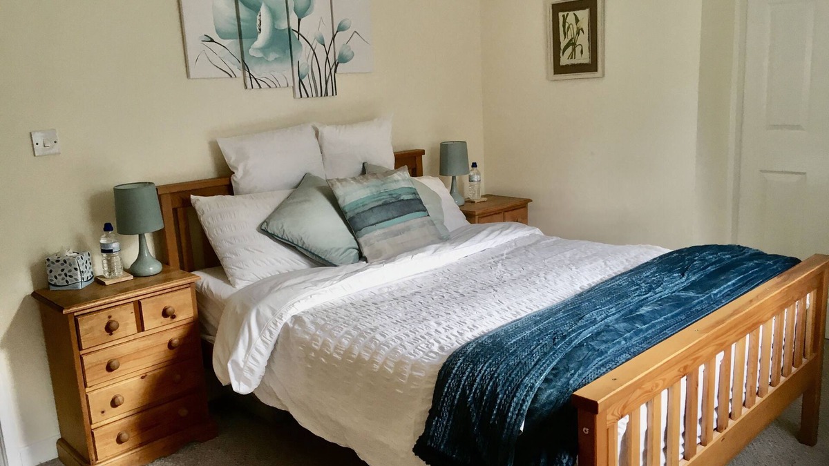 Bont Newydd Apartment | 30 Chapel St, Caernarfon. Ground floor with garden