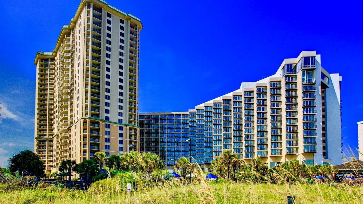 Arcadian Shores Condo | 30 condos in Royale Palms for Reunions & Outings