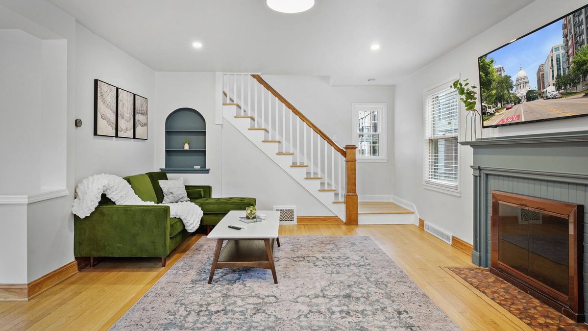 Madison House | 30+ Day - Close to Everything. Pet Friendly.