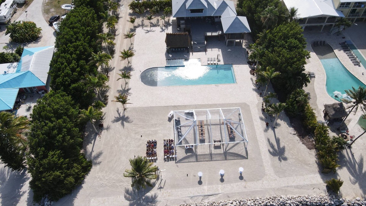 Marathon Villa | 30 DAY RENTAL ONLY!nnBeautiful 2.5 acre waterfront villa with pool , & tiki bar