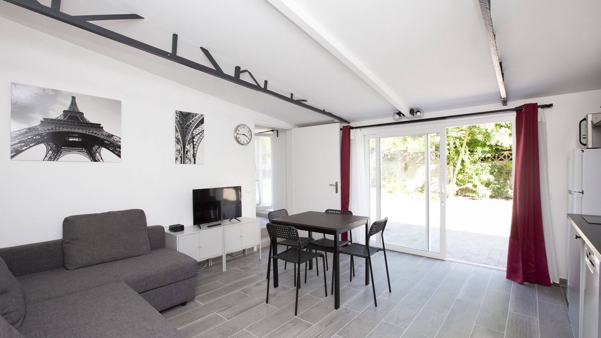 Garches Apartment | 30 m² unit, wheelchair accessible