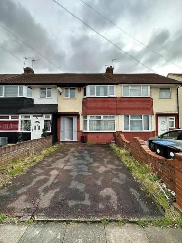 Enfield Lock House | 30 Min to STN & London