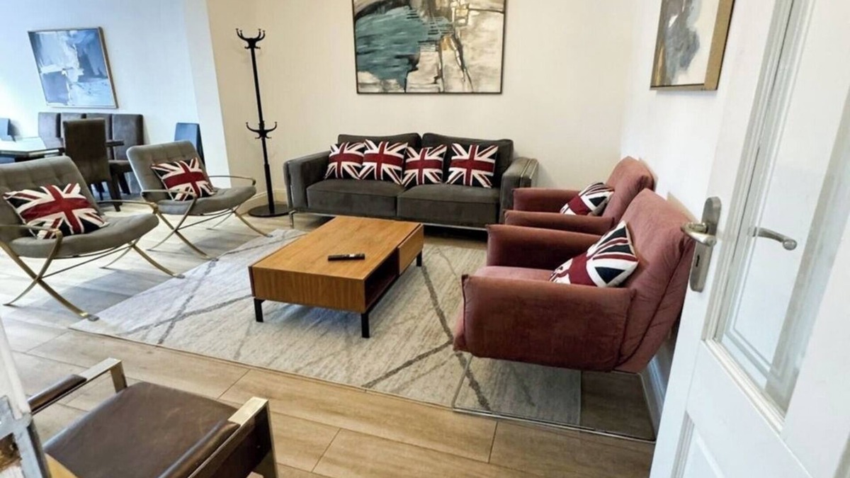 Redbridge House | 30 min tube to Oxford Street/BH