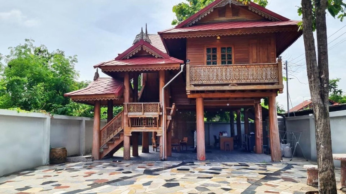 Bang Khen House | 300 Years Old Wooden House w 3 Bedrooms and big yard