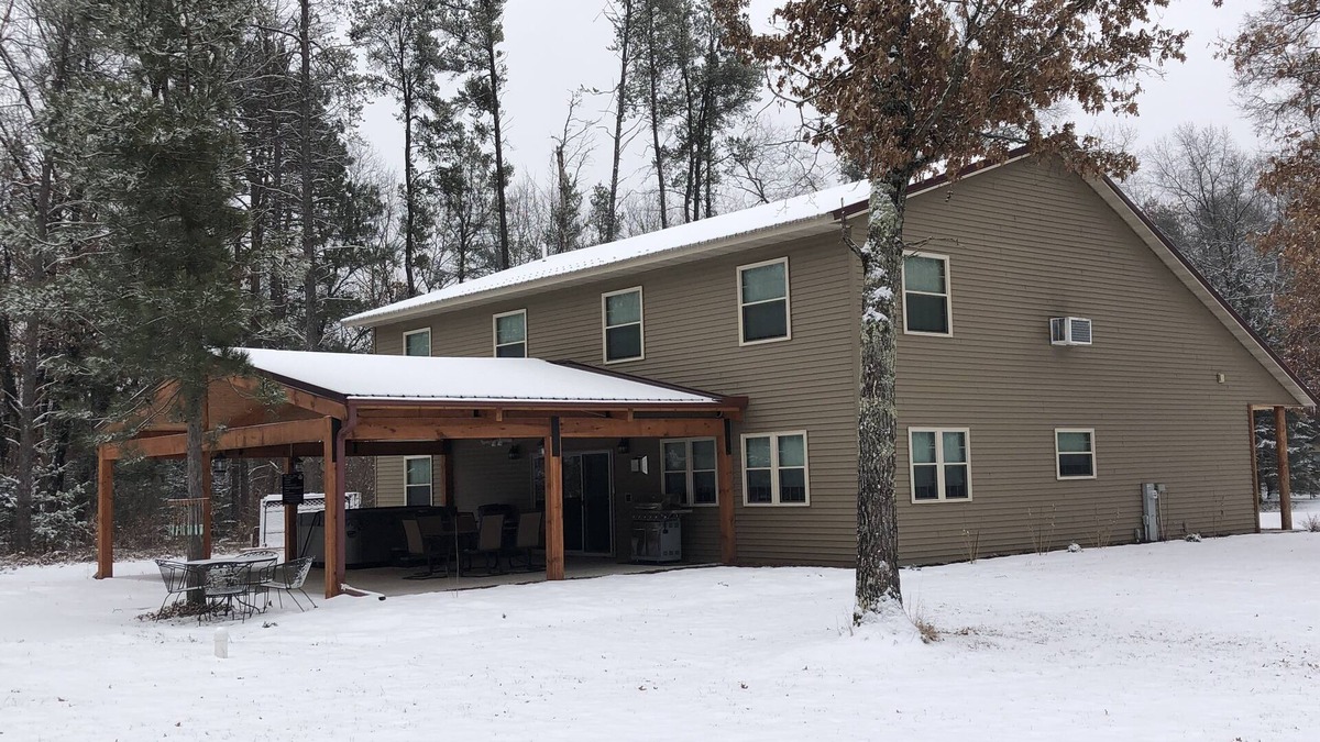 Athelstane House | 3000 sqft Custom Home, 7 BedRm with Loft, Hot tub, Covered Patio and Front Porch