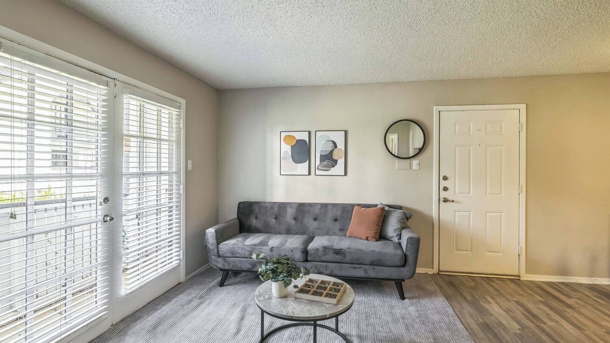 Bedford Apartment | 3001 Crystal Springs 614 I Spacious 1 Bed 1 Bath