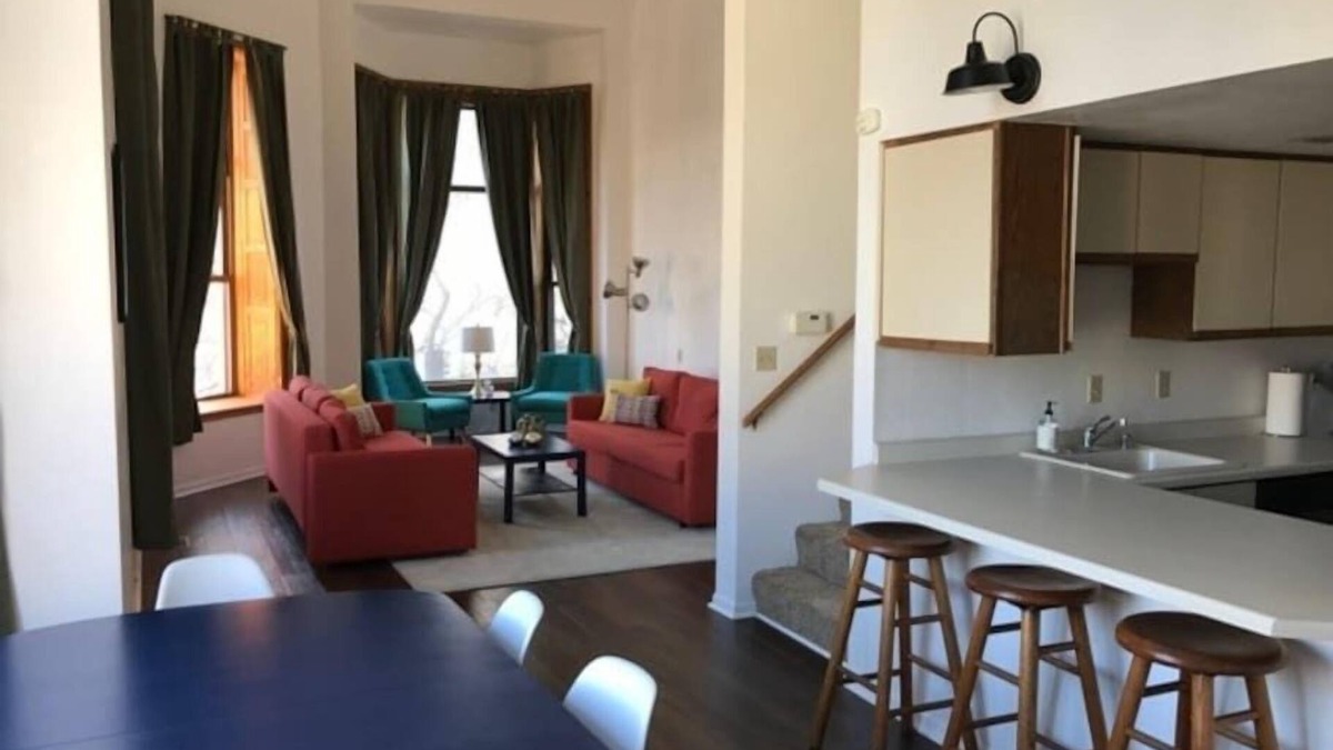 Westown Apartment | 301- Condo for 10 by Old World 3rd St/Fiserv Forum
