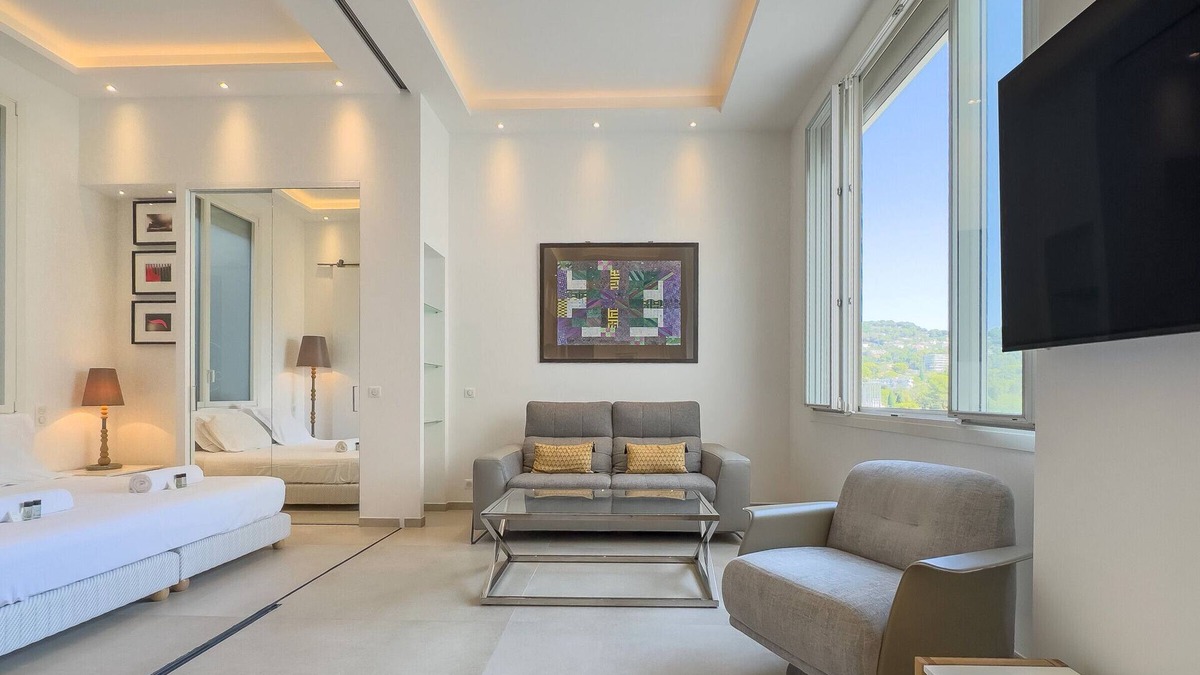 California - Pezou Apartment | 303 Le Gallia