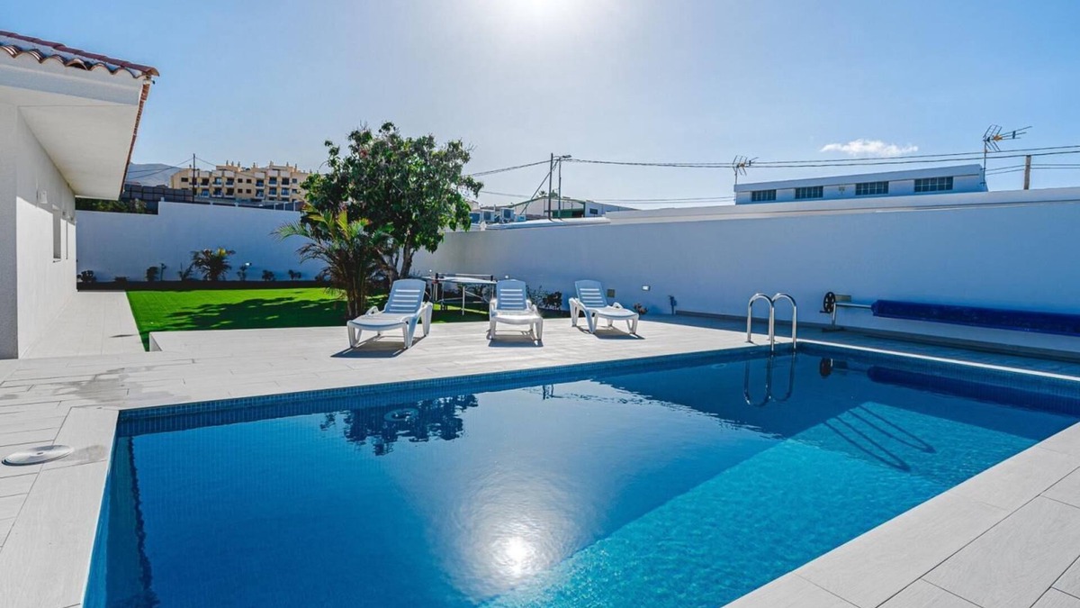 Buzanada Villa | 303 VILLA GARDEN HOUSE WITH POOL AND LARGE GARDEN