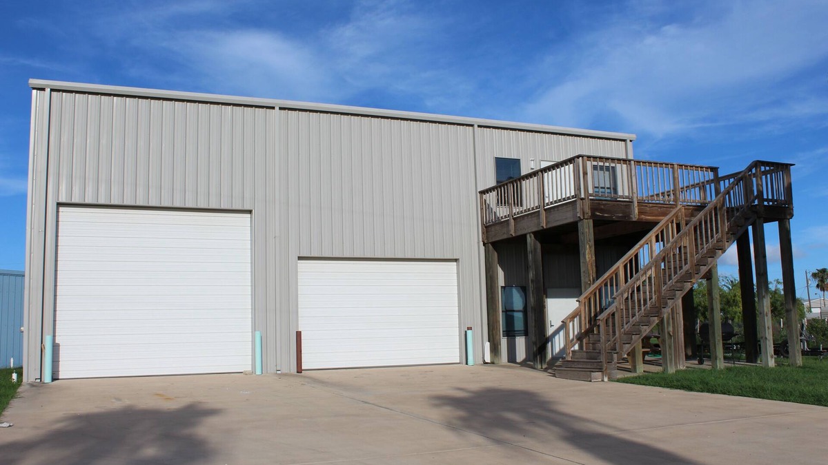 Port Mansfield House | 308 Copano - Vast open design, modern & can accommodate big groups