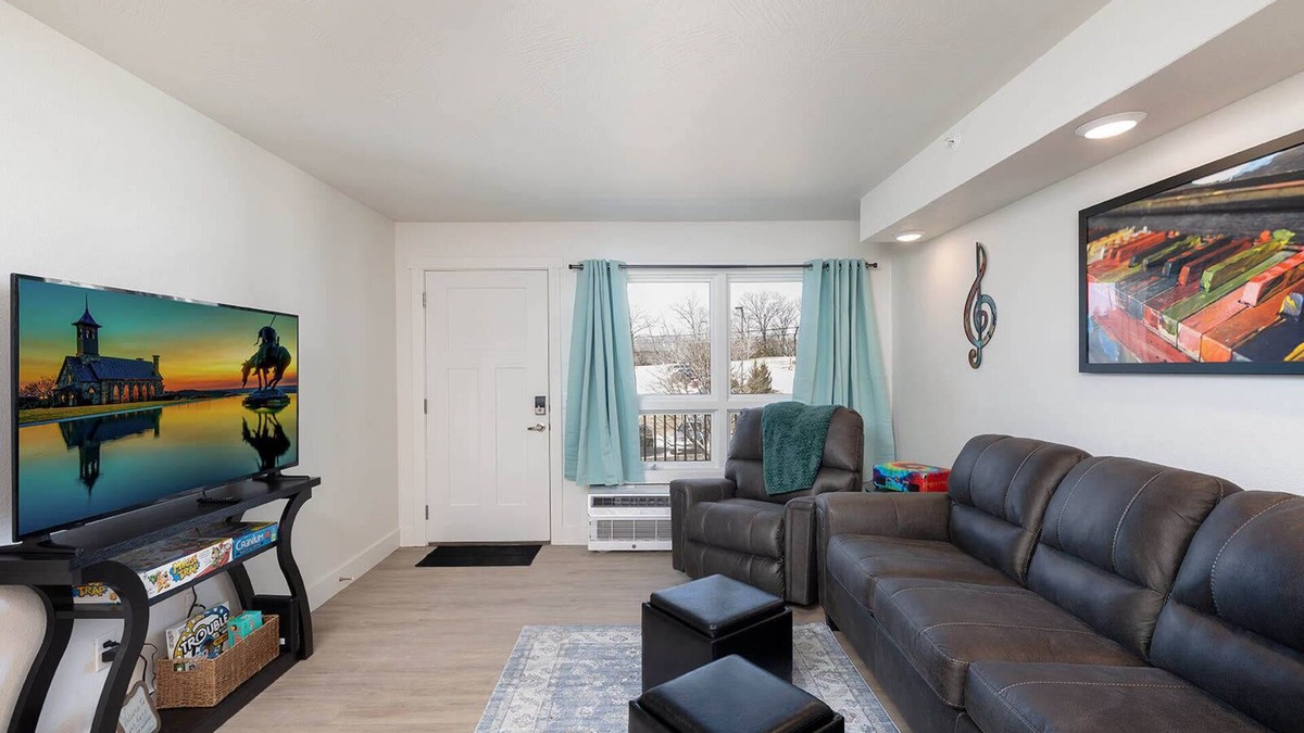 Downtown Branson Condo | 308 Cozy, clean, Landing and Convention Center