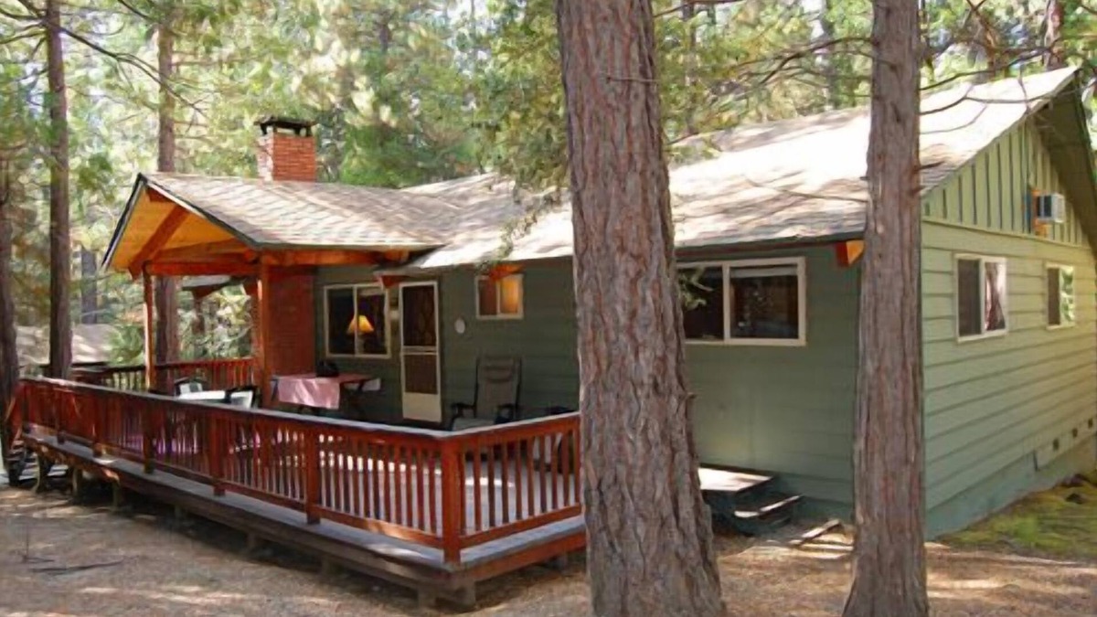 North Wawona Cabin | (30A) Dunning's Retreat at The Redwoods In Yosemite